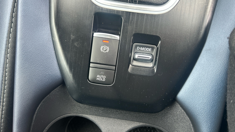 Nissan Qashqai 1.3 DiG-T MH Tekna 5dr Petrol Hatchback